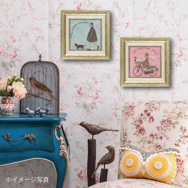 絵画 壁掛け サムトフト 【小さなソーセージのおさんぽ】 インテリア 額入り 23.5cm おしゃれ アート イギリス 女性作家 リビング 玄関 北欧 かわいい 癒し 新築祝いプレゼント トイレ 飾り 贈り物 ポスター ゲル加工 犬