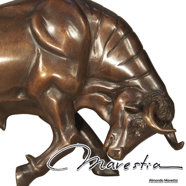 Marestia マレスティア 頭を下げた頭突きポーズの雄牛(ブル) オブジェ オーナメント 動物 牛 彫刻 銅像 アンティーク インテリア 店舗装飾 青銅 ブロンズ像 置き物 置物 庭 ガーデン 縁起物 カフェ 看板 玄関